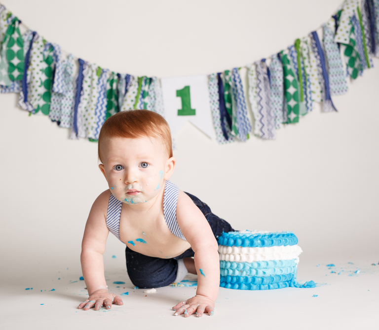 Cake smash photography session blue and green