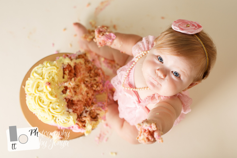first birthday photography with cake smash