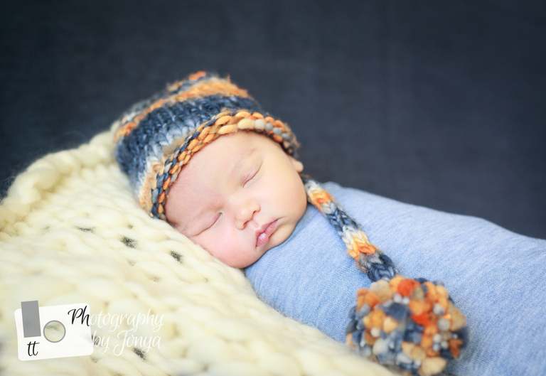 Family Photographer doing newborn photography in Raleigh NC